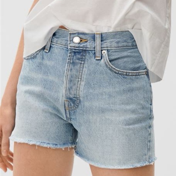 Relaxed 90s Jean Short - Picture 1 of 8